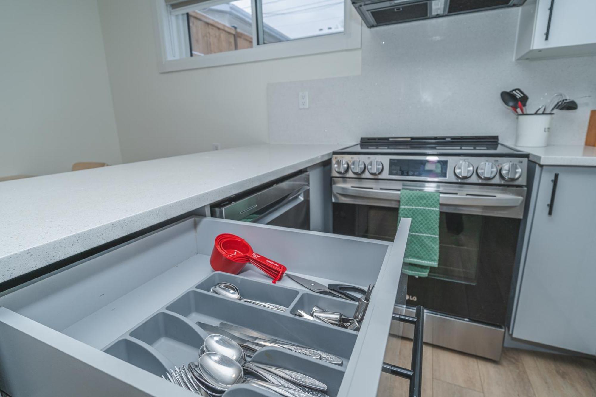 Central Edmonton Family Friendly Home מראה חיצוני תמונה